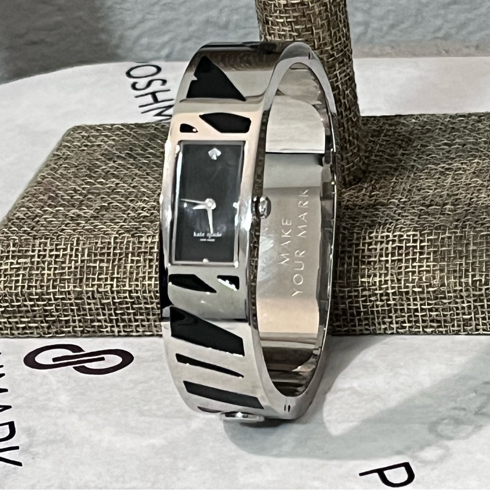 KATE SPADE NY PRE-LOVED AUTHENTIC ZEBRA CAROUSEL BLACK ENAMEL BANGLE WATCH.